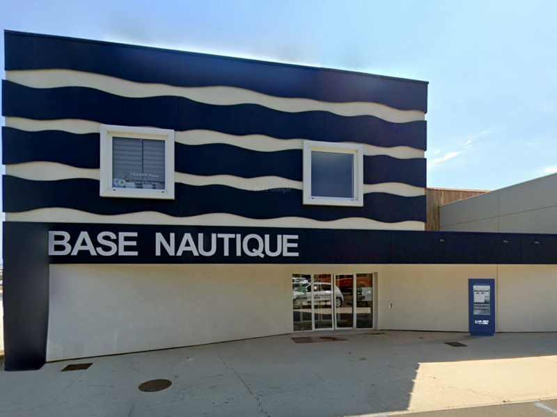 Totem Outdoor 49 base nautique2-Base nautique